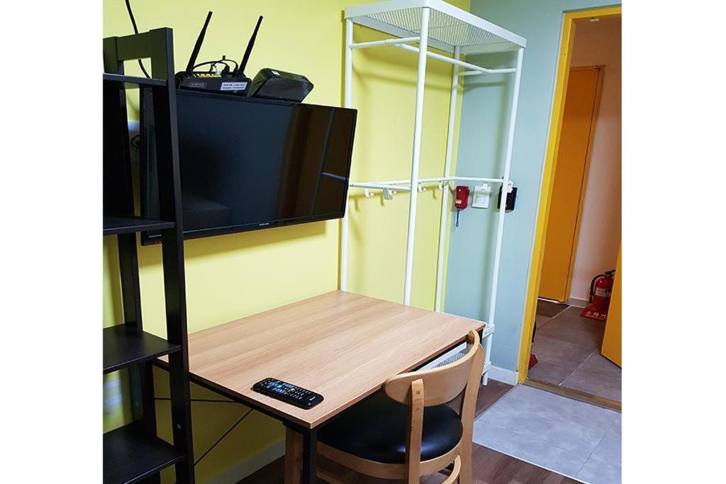 Asrama 24 Sinchon Avenue *