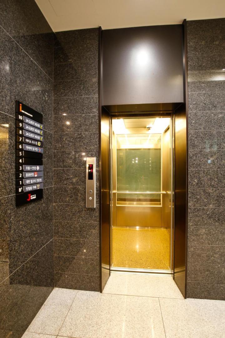 Asrama 24 Sinchon Avenue *