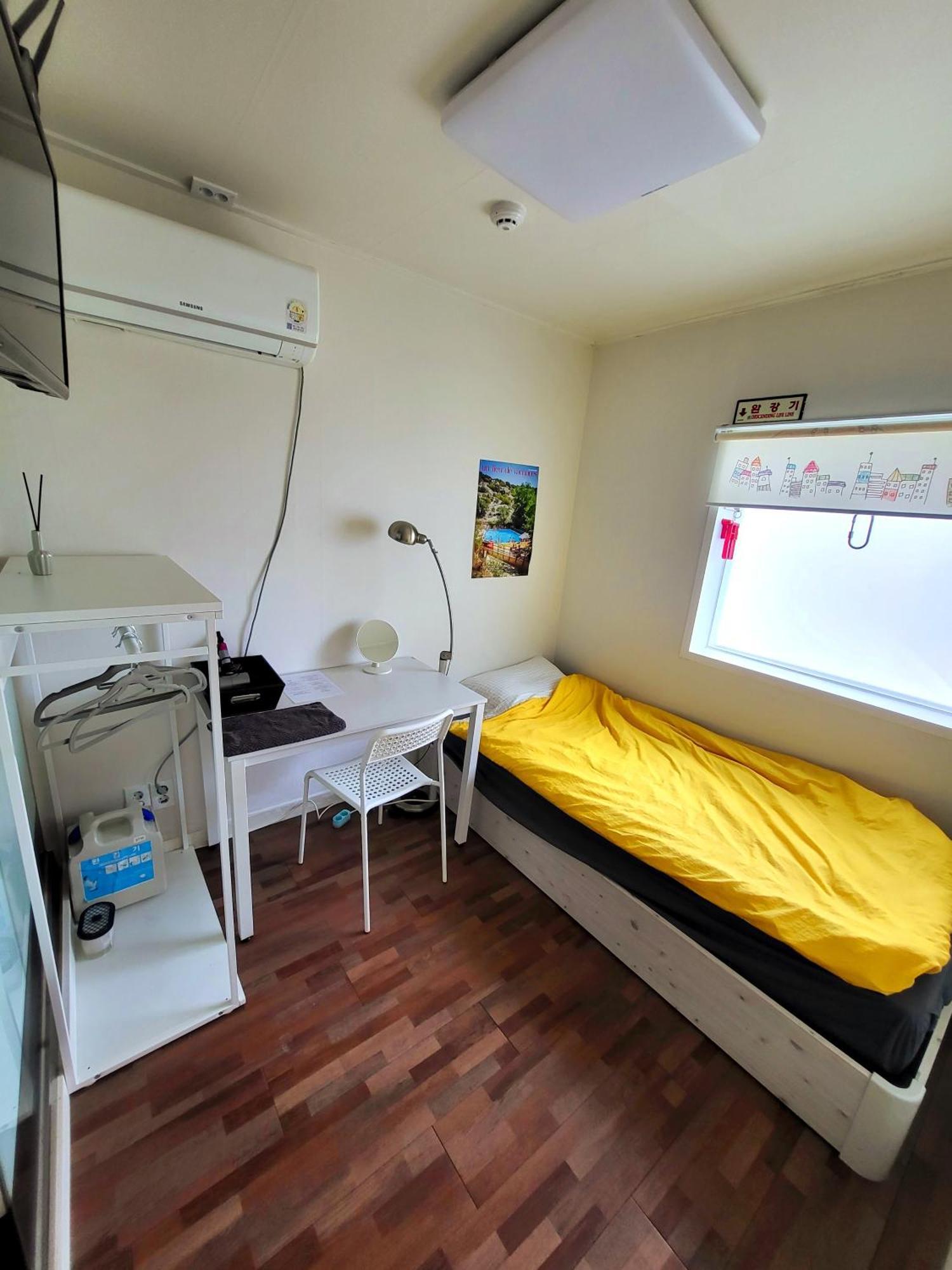 Hostel 24 Sinchon Avenue *
